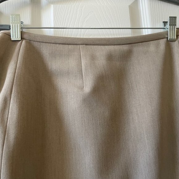 MODERN CLASSIC Ann Taylor 2-Piece Taupe Suit S 10 - Picture 4 of 6